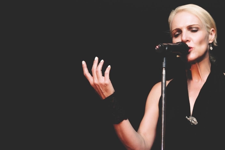 Hettema ontbloot: digters, divas en ’n titsel Parys